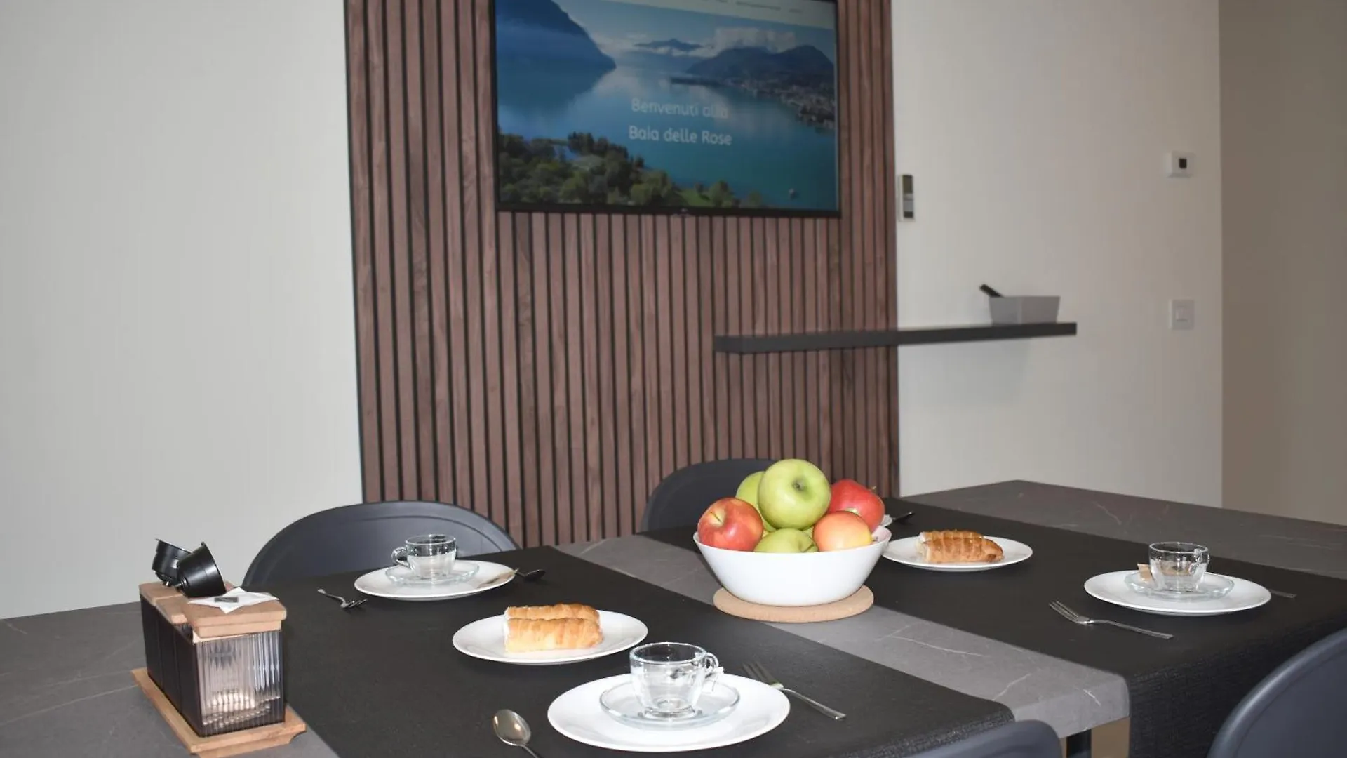 Apartamento Baia Delle Rose Via Roma 111 Costa Volpino