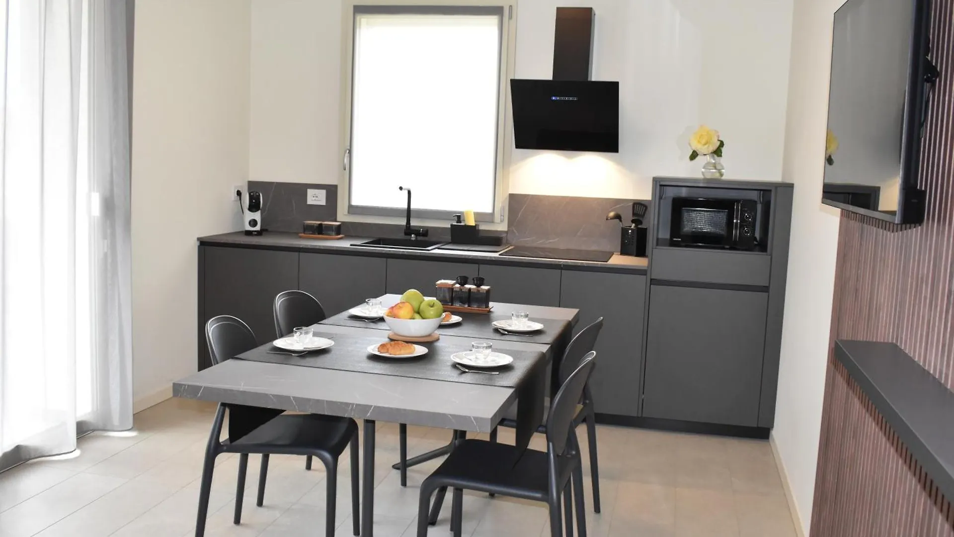 Apartamento Baia Delle Rose Via Roma 111 Costa Volpino