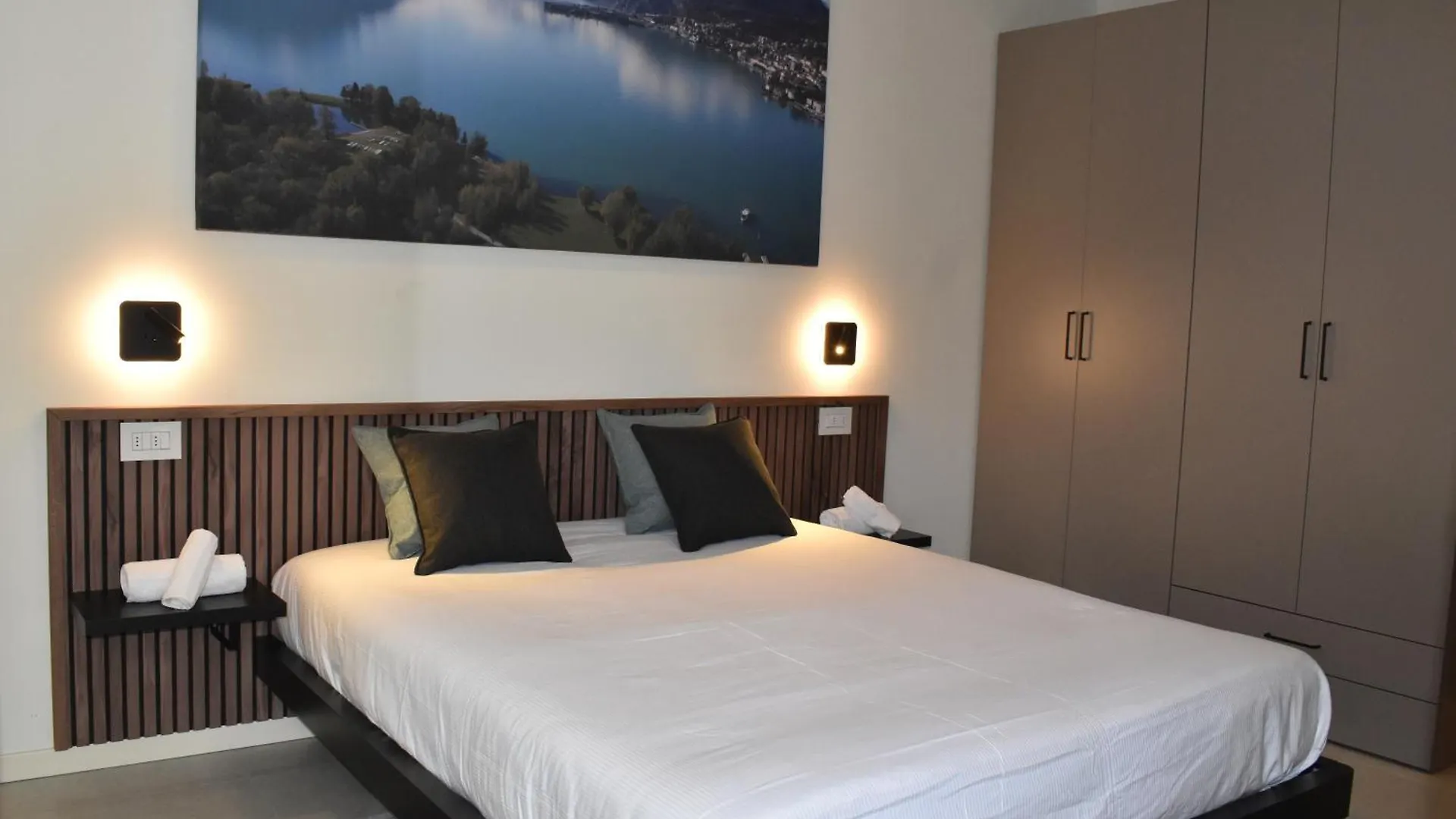 Apartamento Baia Delle Rose Via Roma 111 Costa Volpino 0*,  Italia