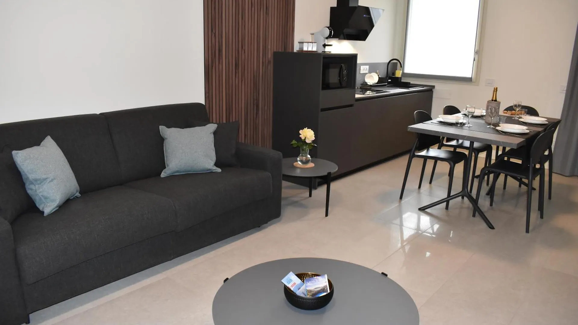 Apartamento Baia Delle Rose Via Roma 111 Costa Volpino