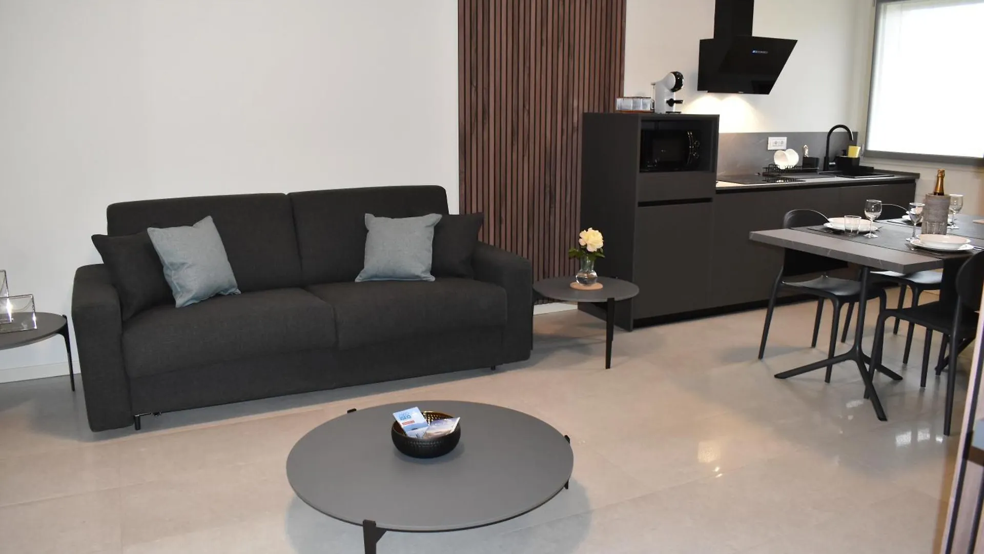 Apartamento Baia Delle Rose Via Roma 111 Costa Volpino Italia