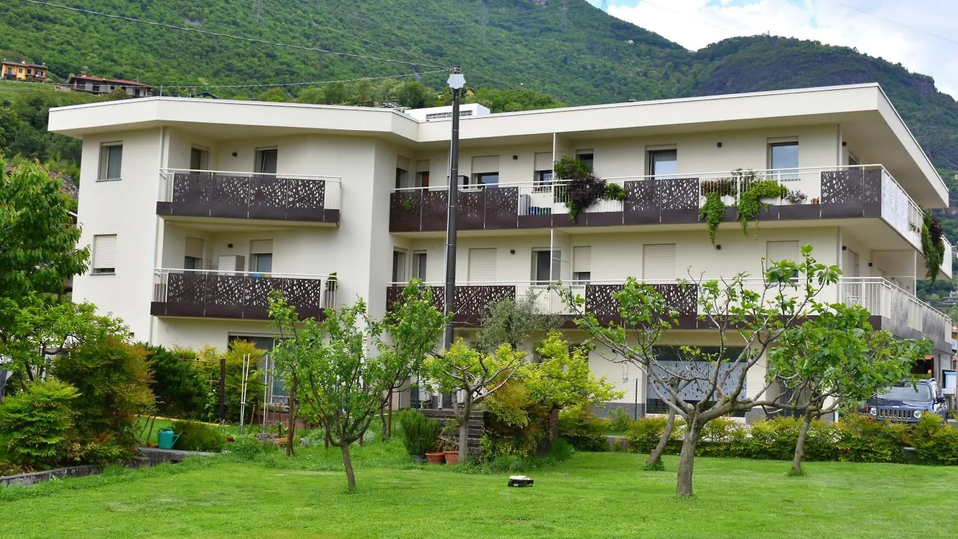 Apartamento Baia Delle Rose Via Roma 111 Costa Volpino