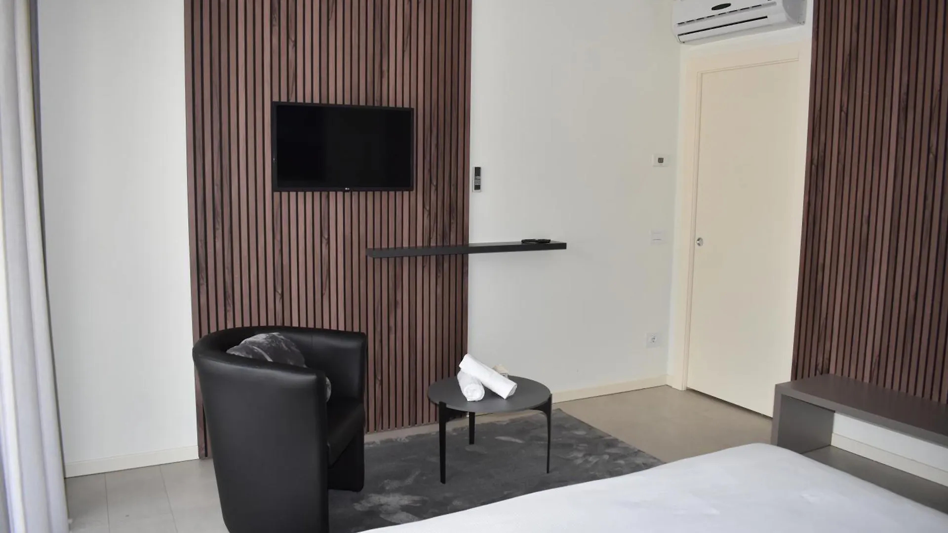Apartamento Baia Delle Rose Via Roma 111 Costa Volpino