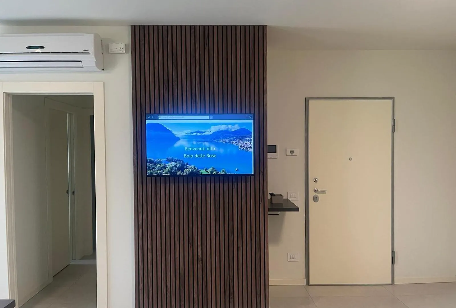 Apartamento Baia Delle Rose Via Roma 111 Costa Volpino 0*,  Italia