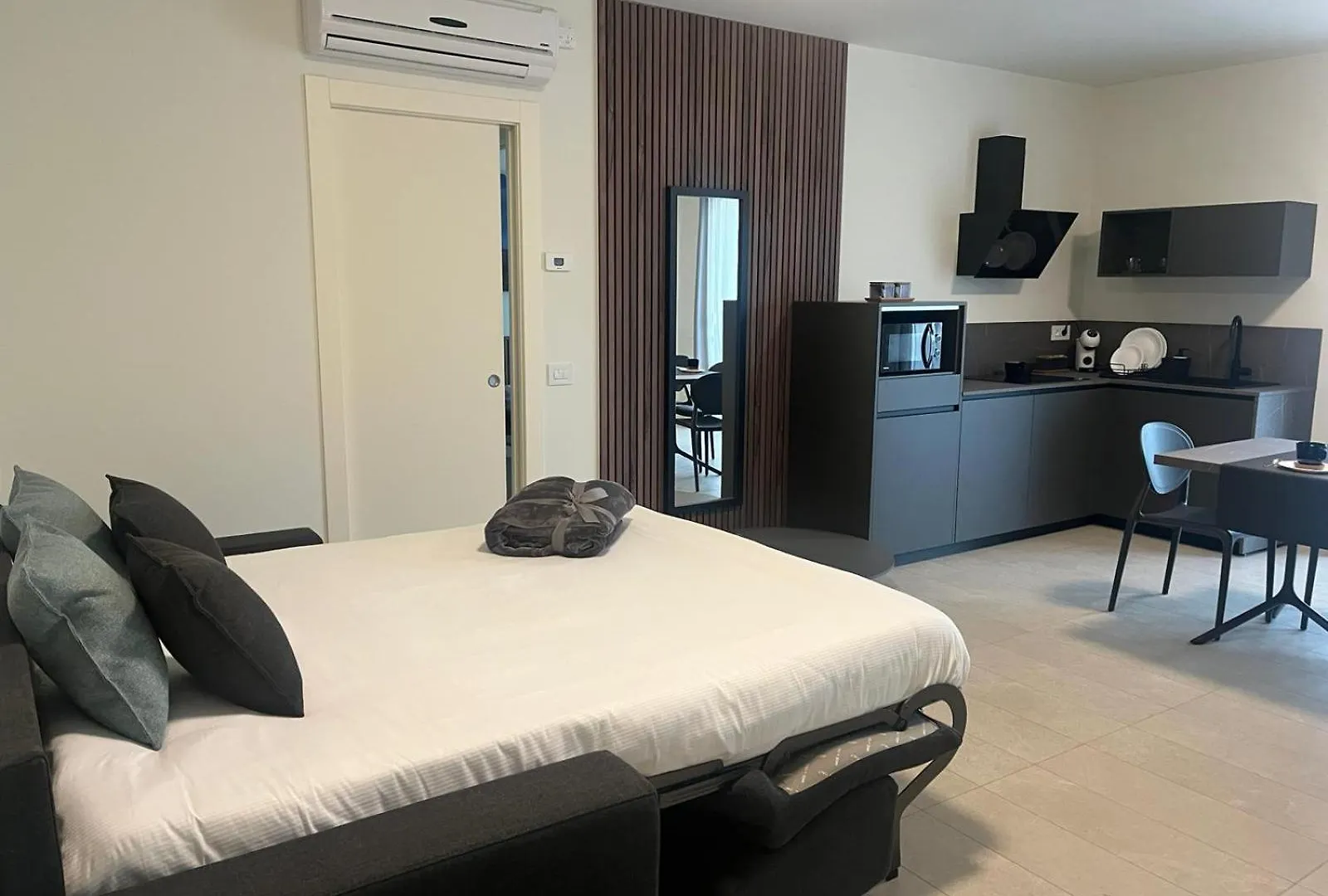 Apartamento Baia Delle Rose Via Roma 111 Costa Volpino