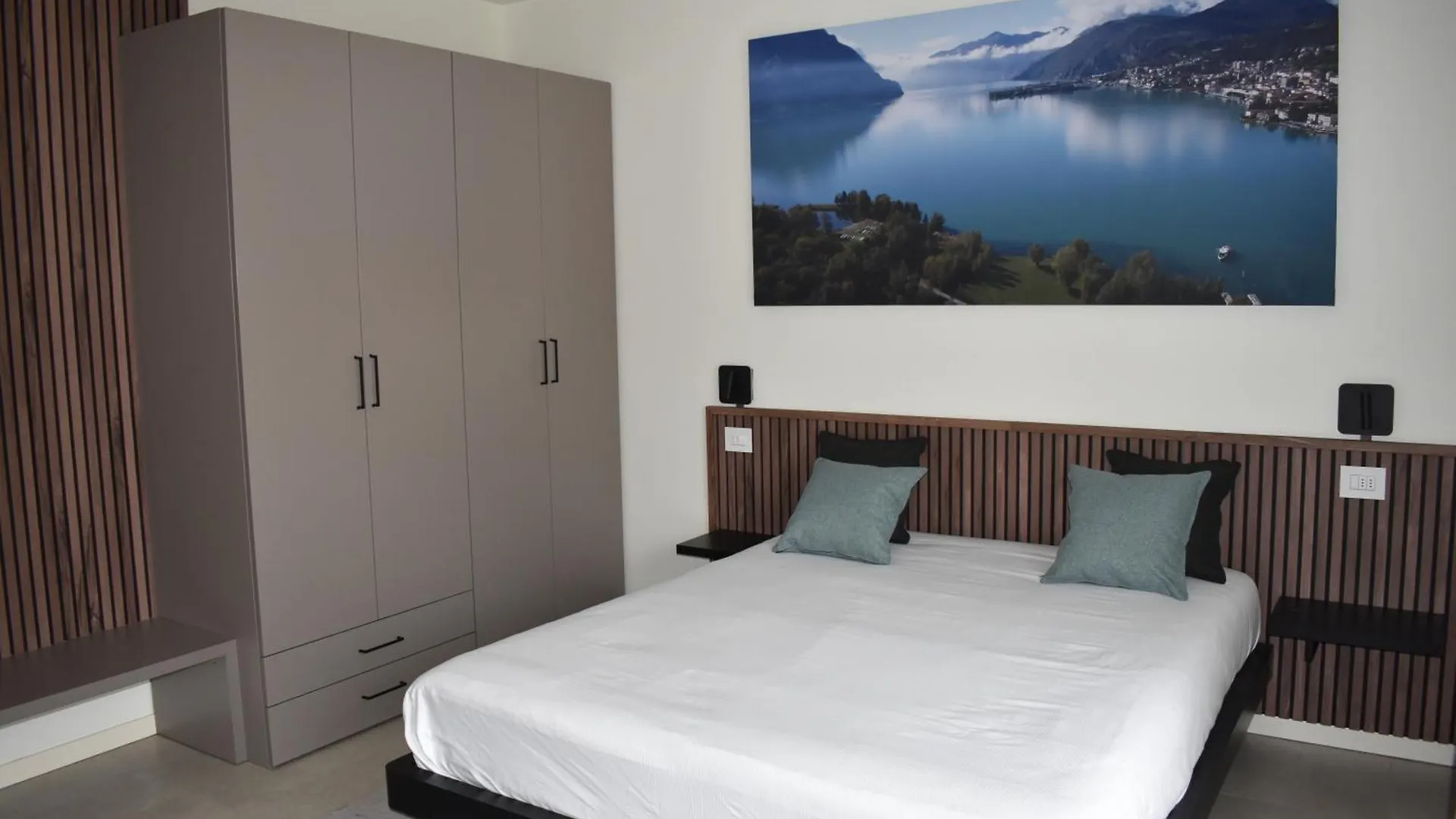 Apartamento Baia Delle Rose Via Roma 111 Costa Volpino 0*,  Italia